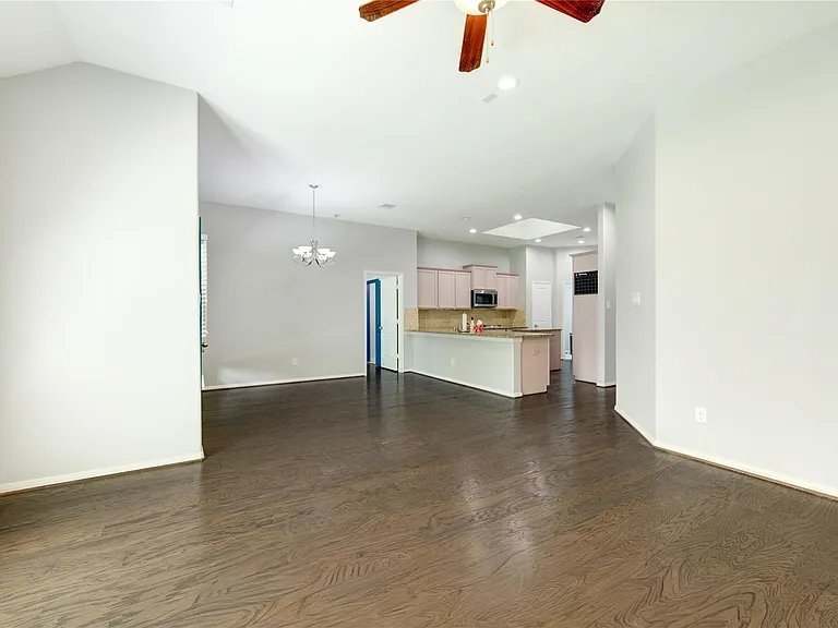 9802 Massanutten Ln — Photo 17