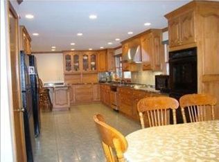 245 Penhurst Dr, Pittsburgh, PA 15235
