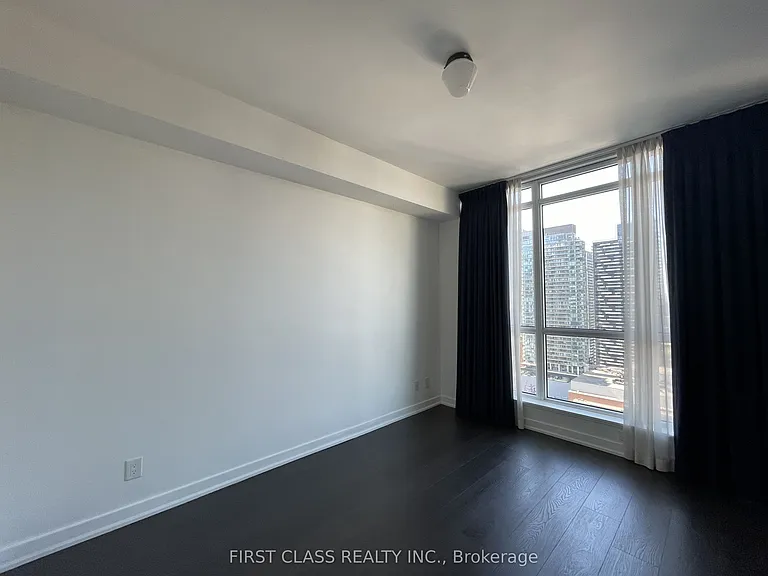 199 Richmond St W #2706 — Photo 8