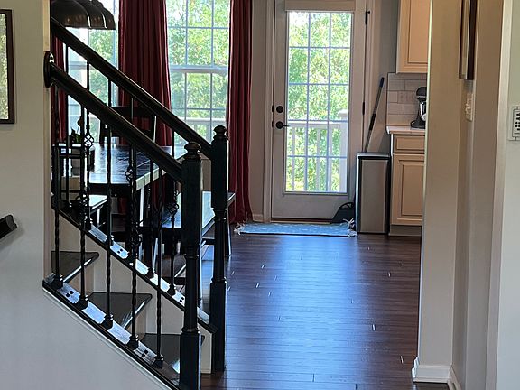 5th image of 1724 Saint Johns Ln