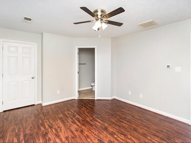 306 Alex Ln — Photo 13