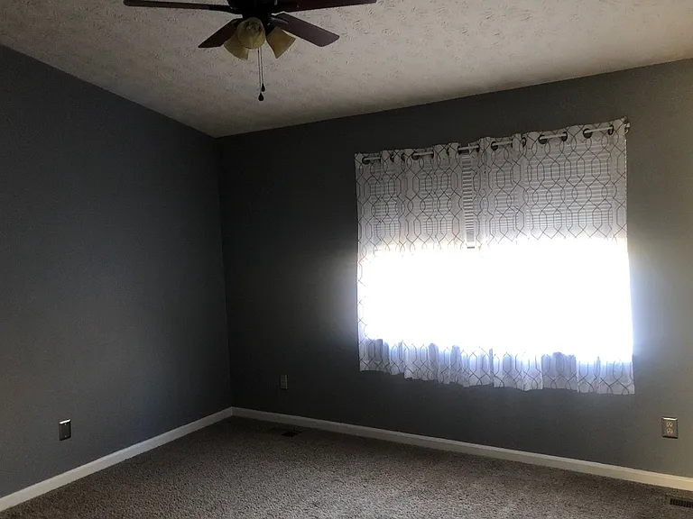 670 Shadywood Ln — Photo 2