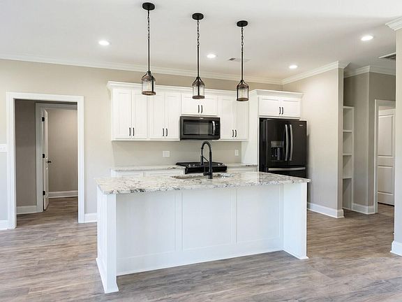 4th image of 108 Farmhouse Ln