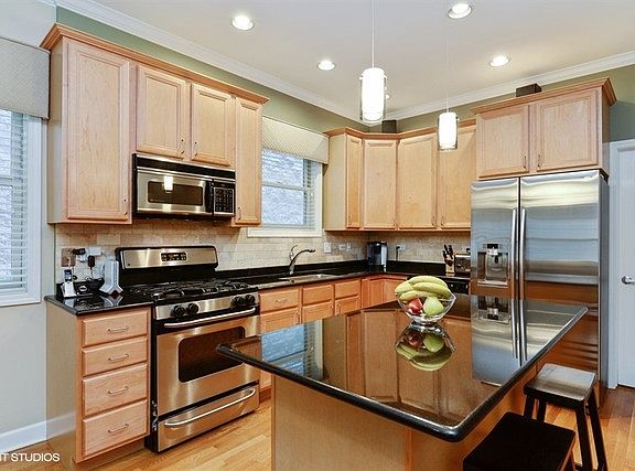 3rd image of 3630 N Damen Ave #1S