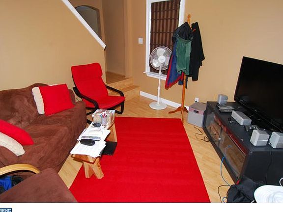 2nd image of 146 Bird St