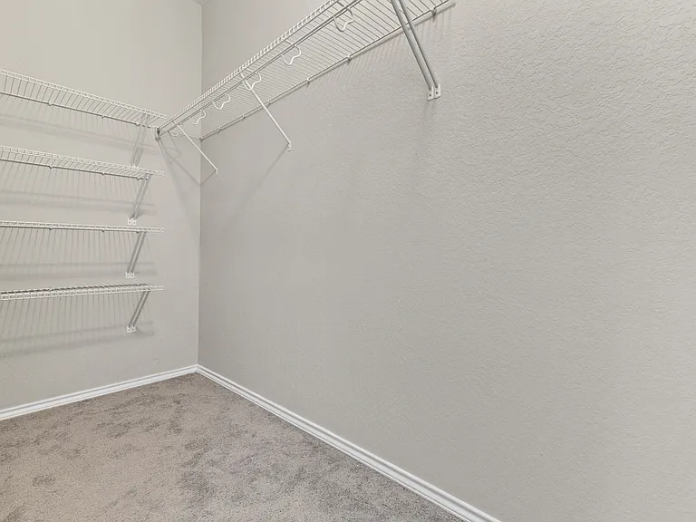 10719 Noble Cyn — Photo 13