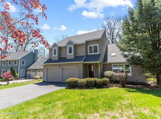 4 Algonquin Rd, Clifton Park, NY 12065