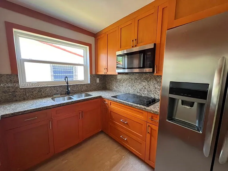 1239 SW 22nd Ave — Photo 6