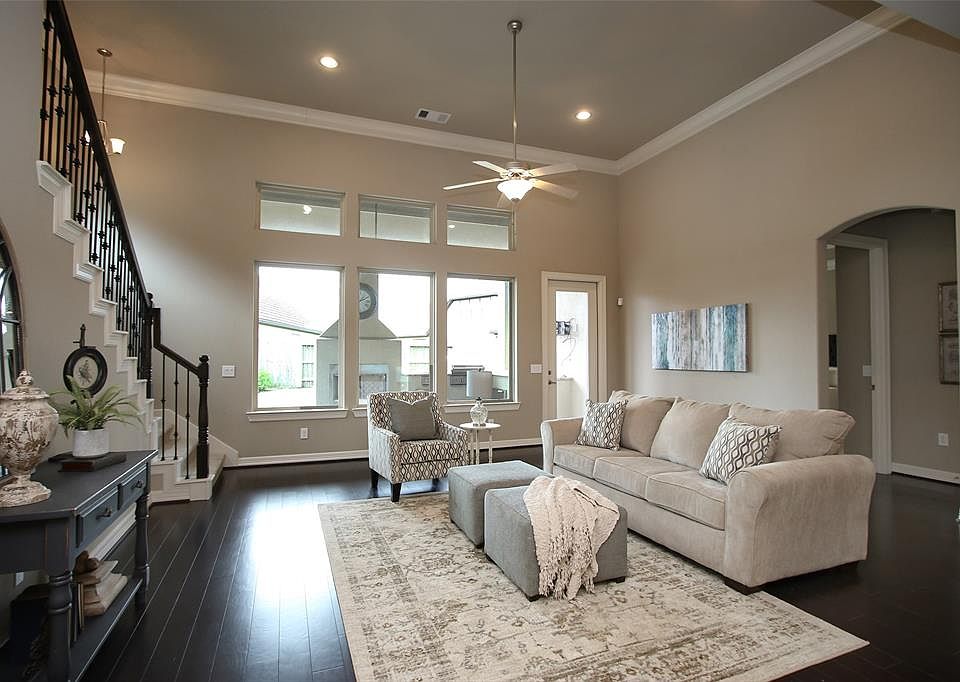 1st image of 4922 Fairford Dr