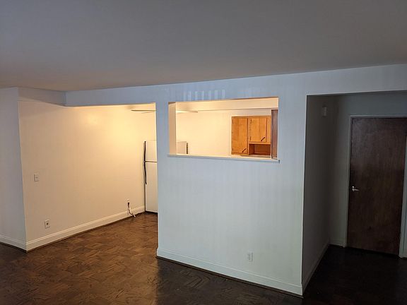 4th image of 1041 Delta Ave #16