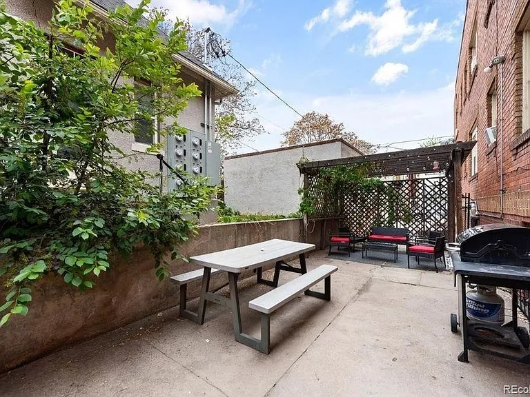 1275 N Clarkson St — Photo 29