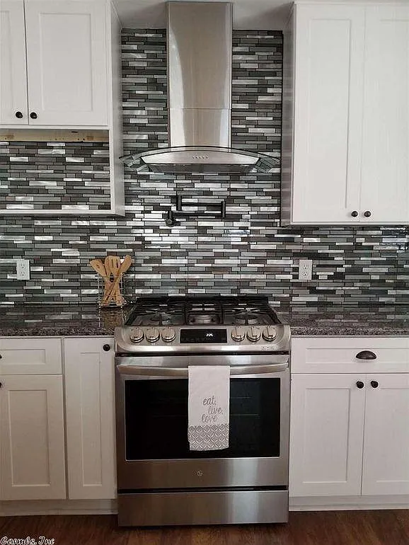 6 bed, 4162 sqft, $2,800 — Photo 4