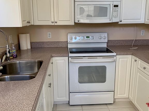 3rd image of 7913 Lake Sands Dr