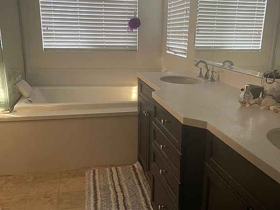 4th image of 691 Huron Pl