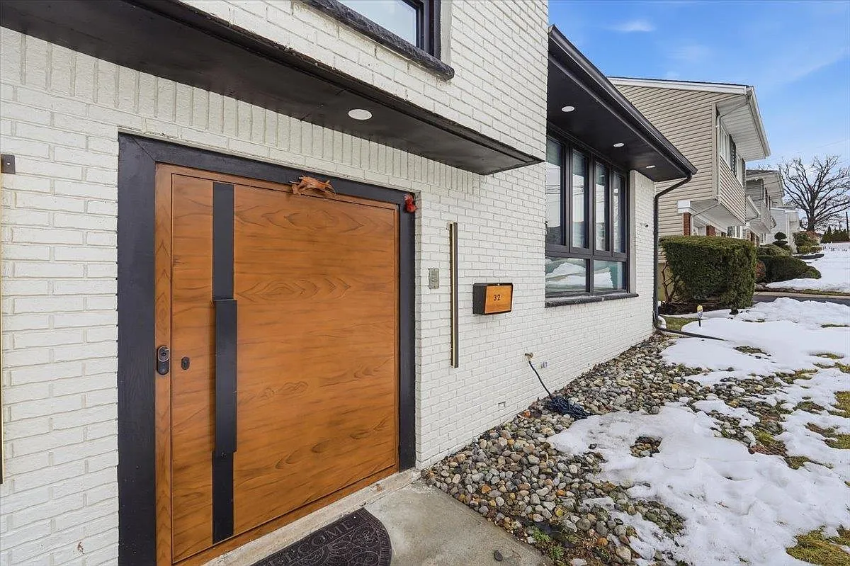 Building Photo - 32 Luhmann Ter
