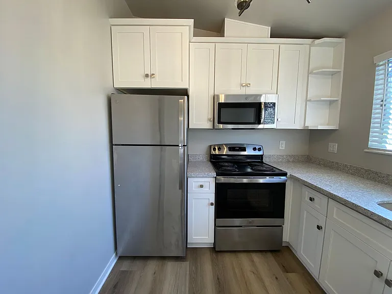 2251 Buena Vista Ave — Photo 4
