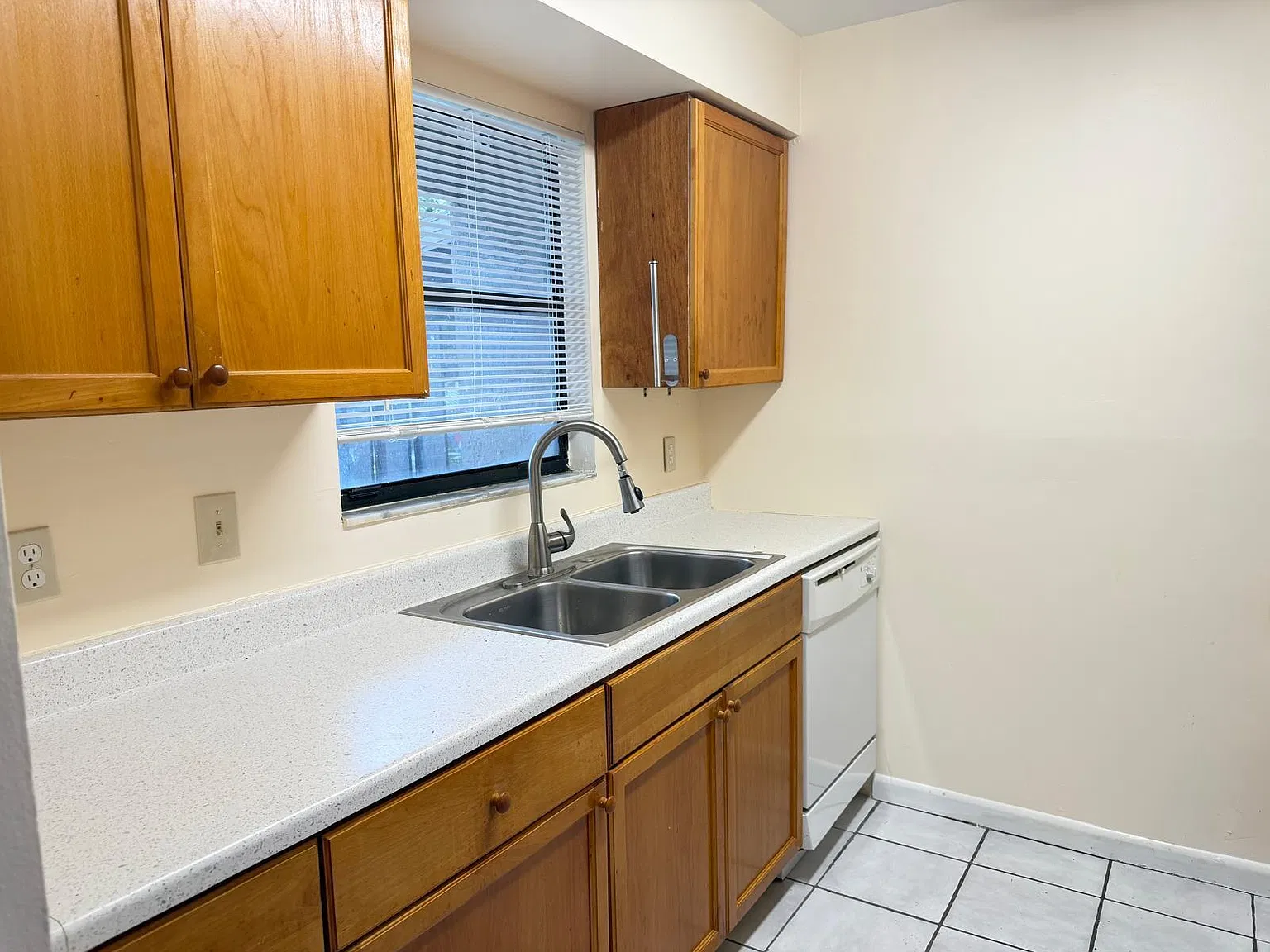 2 bed, 2.5 bath, 1166 sqft, $1,950 — Photo 3
