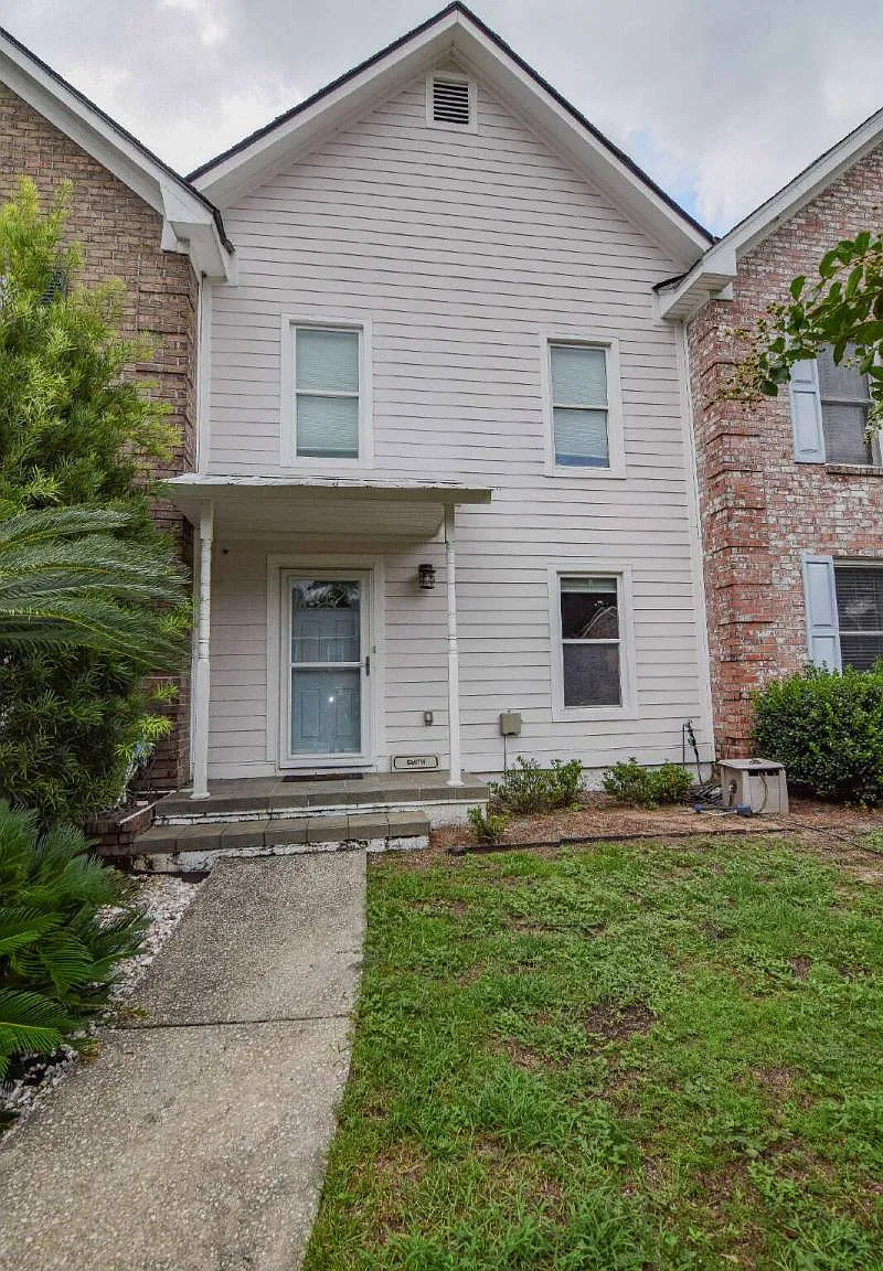 1082 S Shadow Dr in Mount Pleasant, SC 29464 — Photo 1