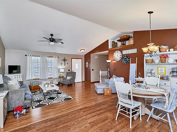 4th image of 1088 Huntington Dr