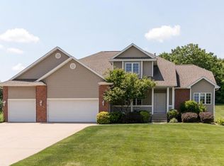 9577 Deer Valley Dr, Cedar Rapids, IA 52411