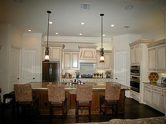 3rd image of 3904 Heritage Oaks Dr