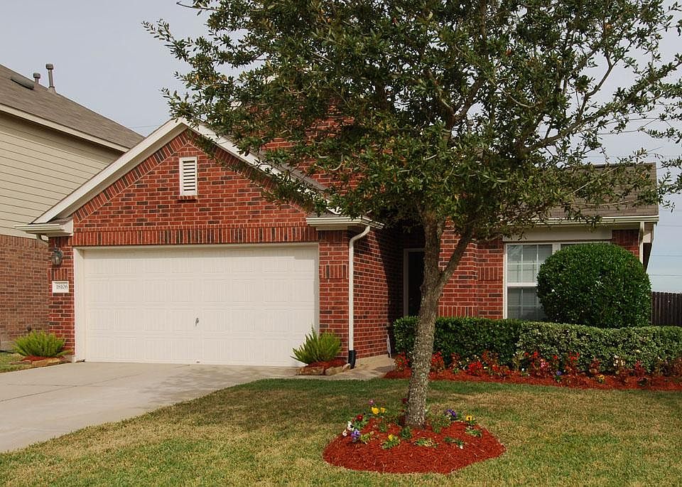 Gorgeous 3 bedroom 2 bath in Mission Sierra subdivision located in Richmond, TX!!!