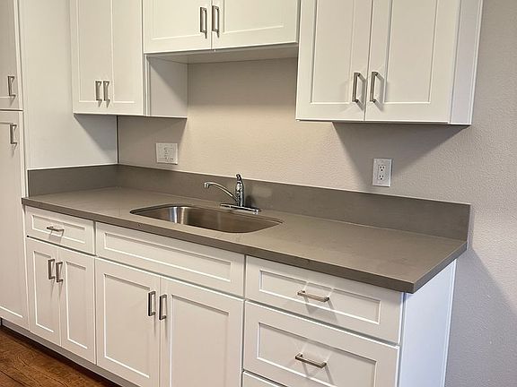 5th image of 8421 Carlisle Dr #13