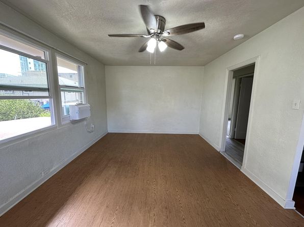 660 Hausten St APT B