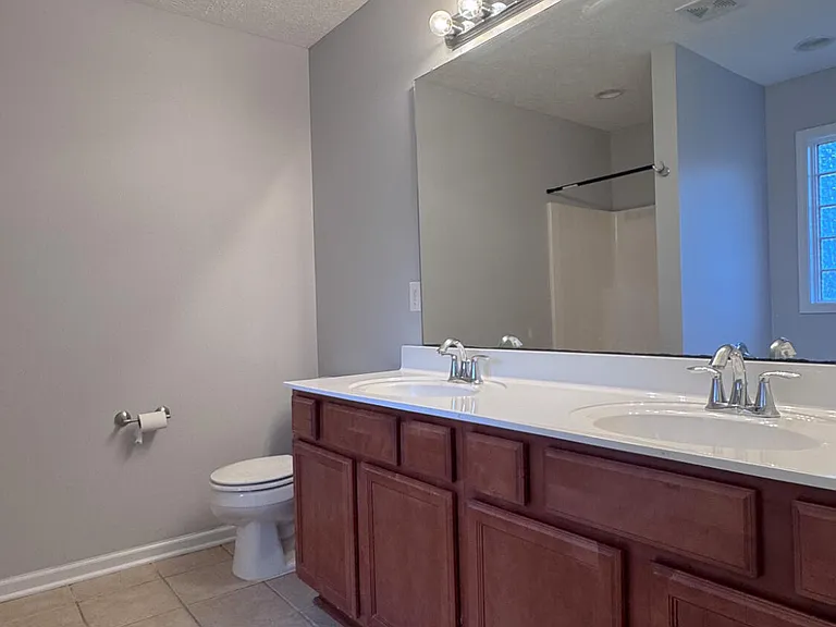 337 Kingston Rd — Photo 15