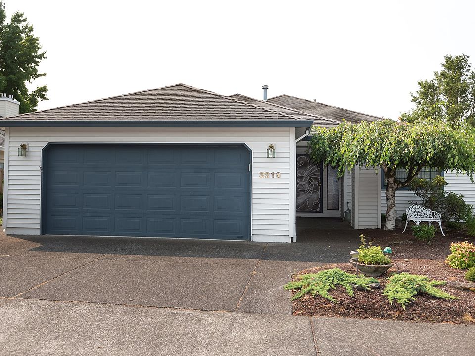 1st image of 3219 SE Spyglass Dr