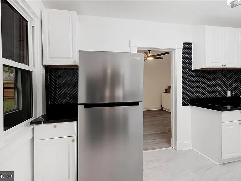 323 Fairview Ave — Photo 6