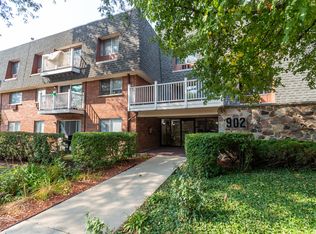 902 Ridge Sq APT 103, Elk Grove Village, IL 60007