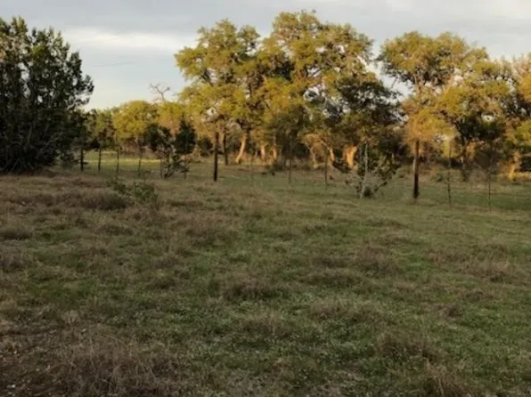 40 Whitetail Dr, Uvalde, TX 78801