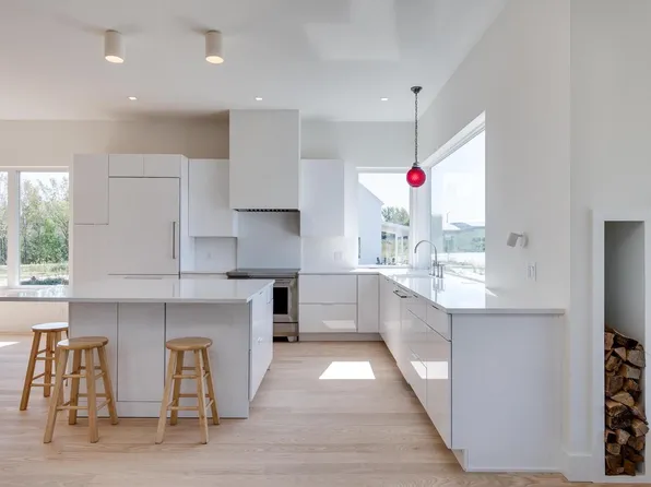 4043 Serenbe Street, Middleton, WI 53562