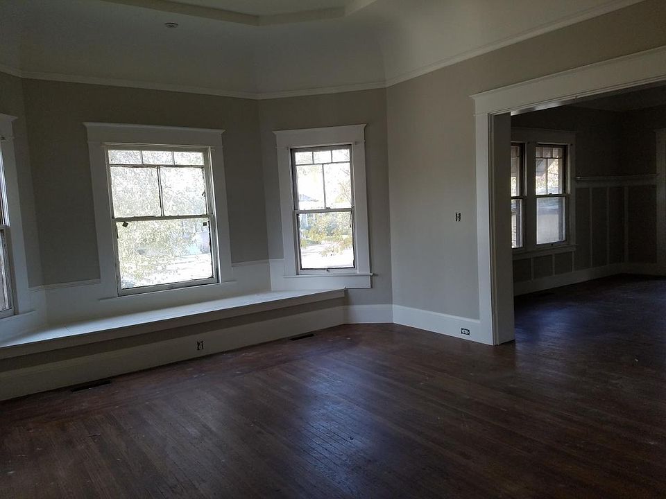 1st image of 745 W Park St