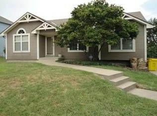 2209 NW Cove Ct, Blue Springs, MO 64015