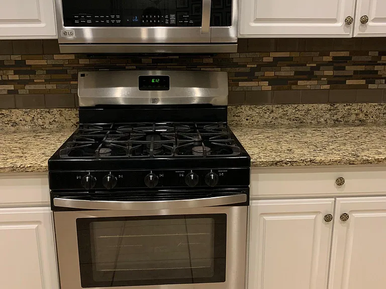 Kitchen - Stove and Microwave oven