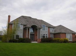 1502 E Bristlecone Dr, Hartland, WI
