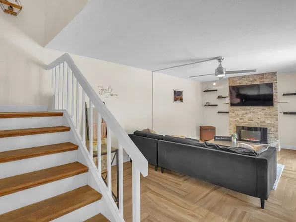 794 Springdale Circle, Palm Springs, FL 33461