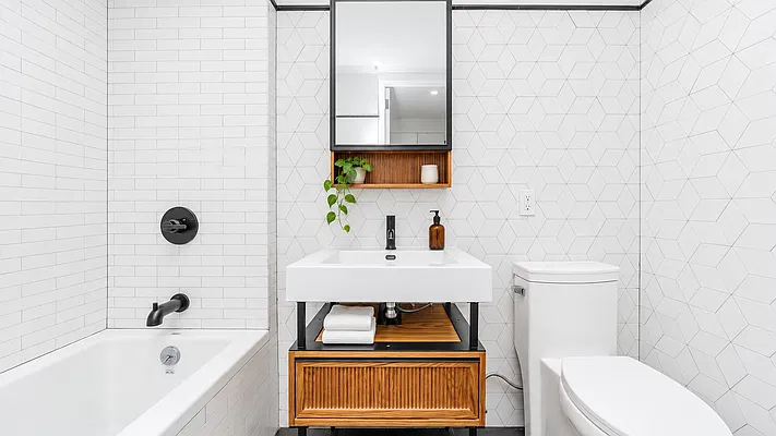 Bathroom, photo 1