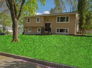 18 Roman Acres Dr, Garnerville, NY 10923