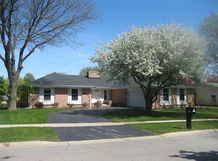 6004 Glenway Ln, Greendale, WI 53129