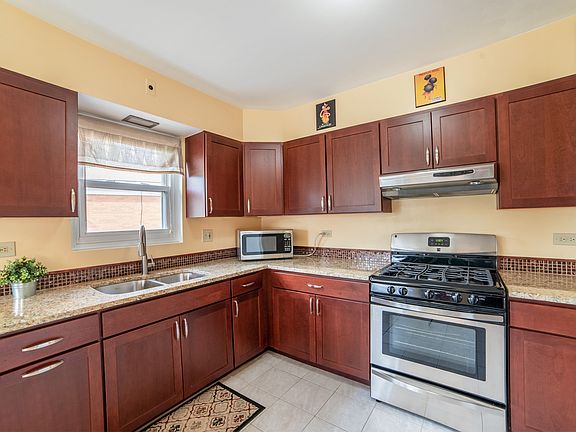2nd image of 11136 Boeger Ct