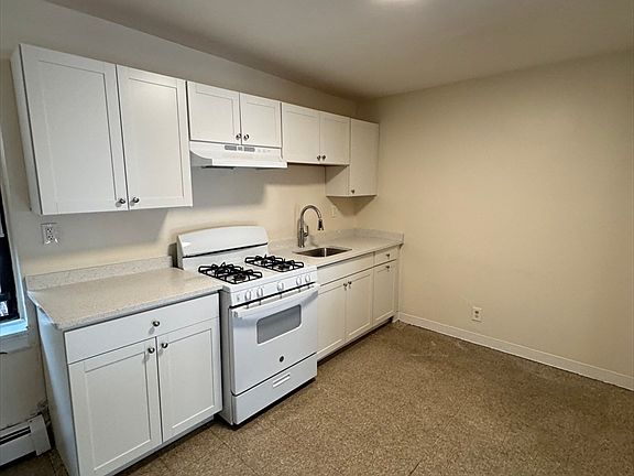 5th image of 11 Victory Rd APT 30