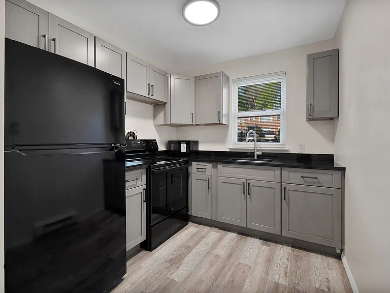 1 Parkside Ct #17 — Photo 14