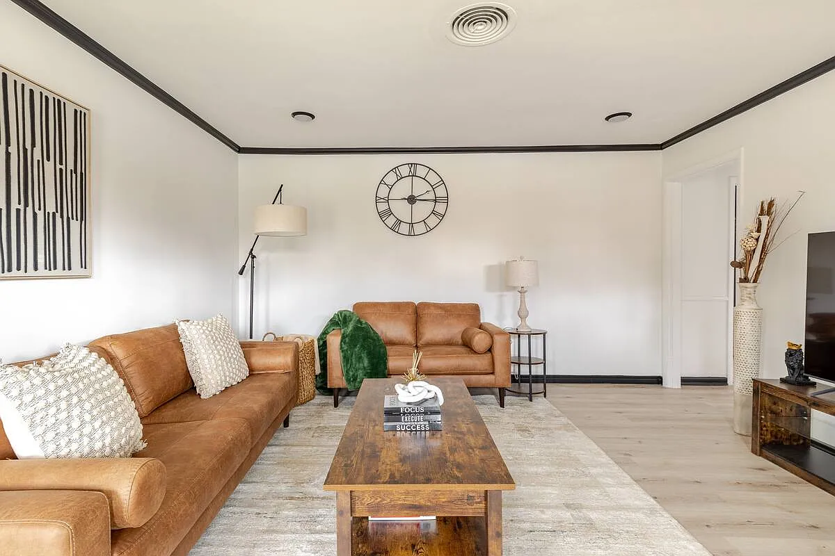 3 bed, 1384 sqft, $2,695 — Photo 4