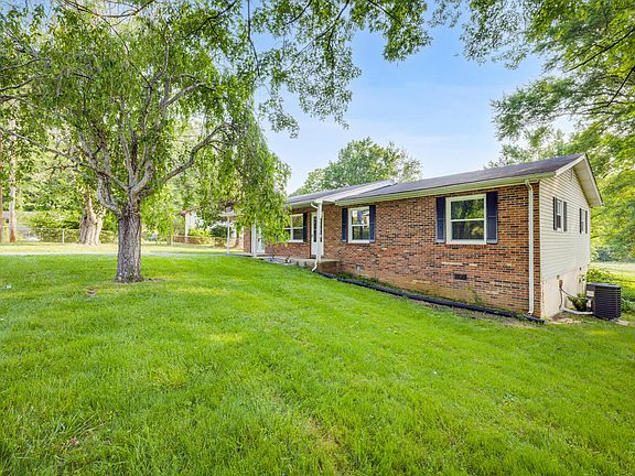3rd image of 104 Miner Cir