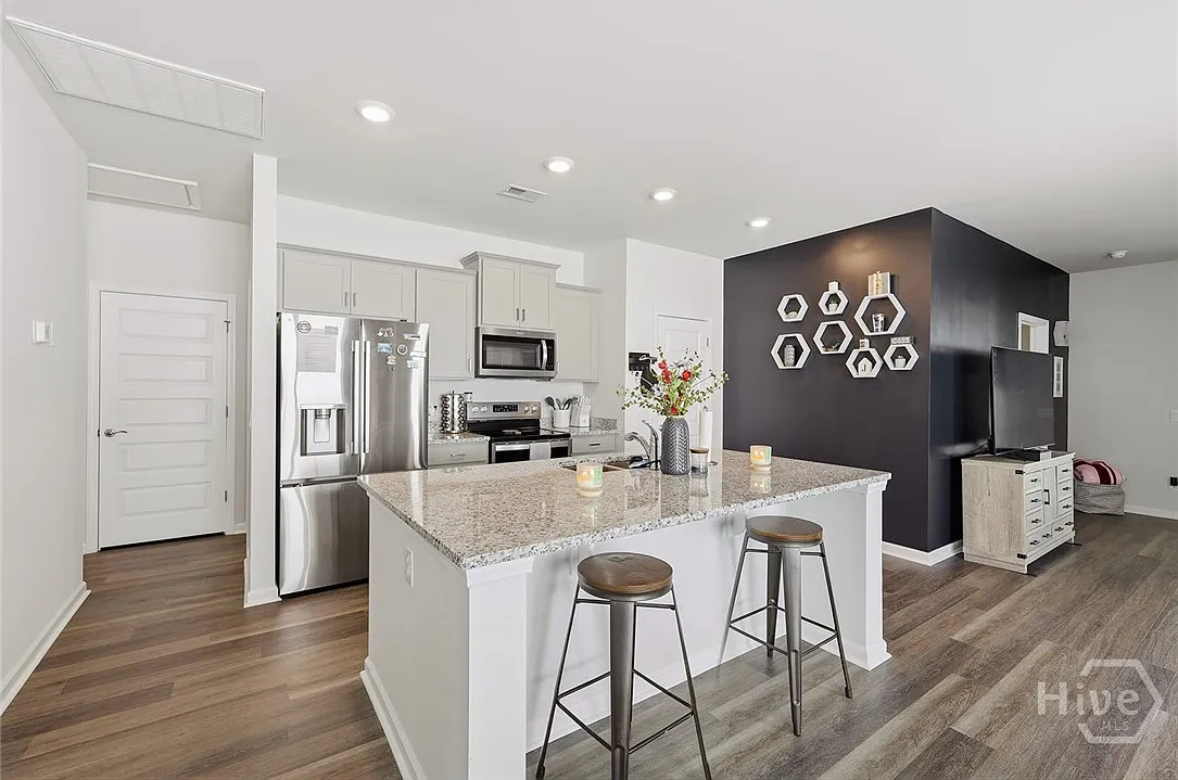 3 bed, 2.0 bath, 1397 sqft, $2,500 — Photo 3