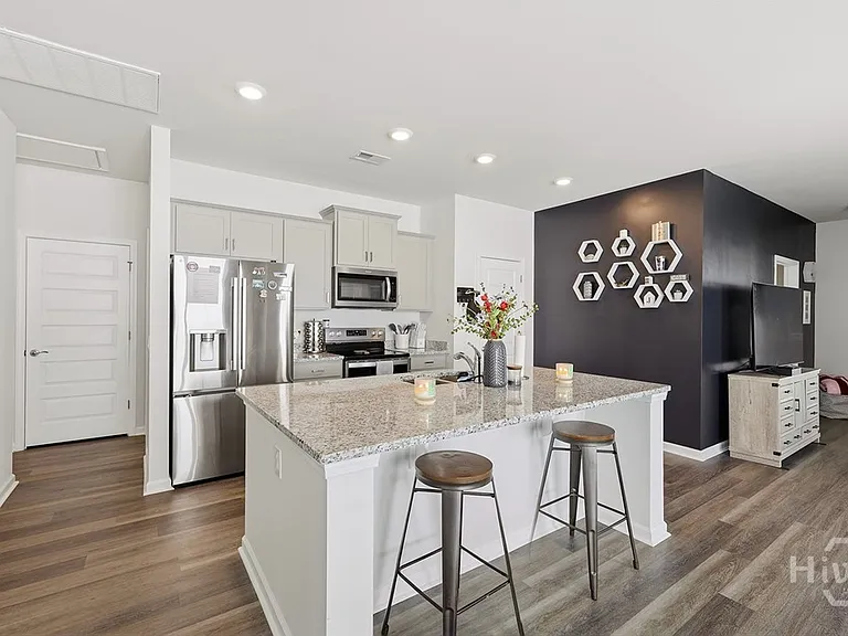152 Holloway Hl — Photo 3