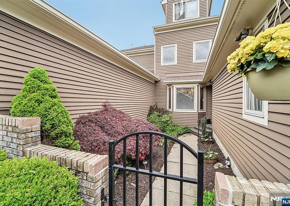 1st image of 224 Westervelt Ln